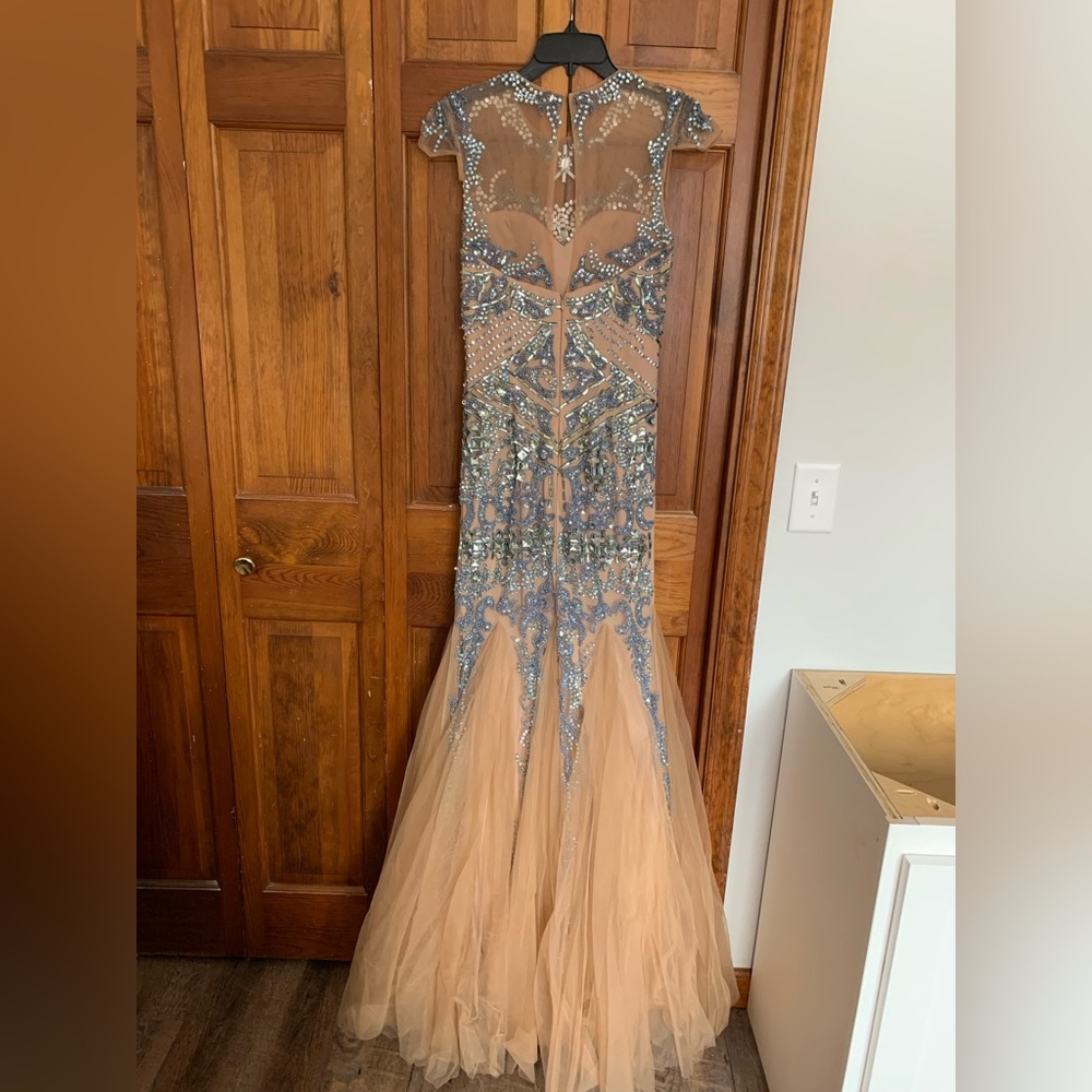 PROM DRESS - Picture 6 of 11
